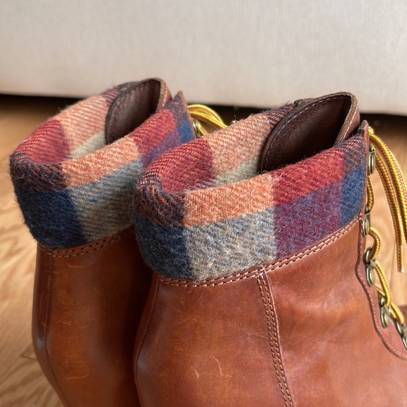 JOHNSTON & MURPHY LADIES WEDGE FASHION BOOTS. LUMBERJACK HIKING STYLE. - Picture 4 of 7